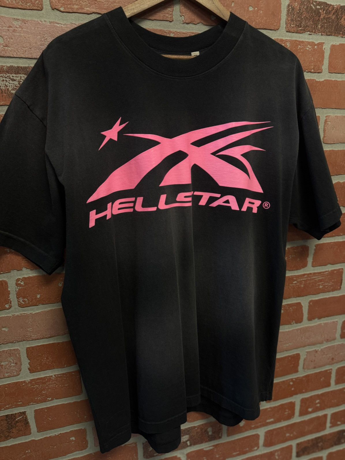 HELLSTAR Hellstar Black Pink Logo Tee Shirt 100% Authentic Size M Size US M / EU 48-50 / 2 - 4 Thumbnail