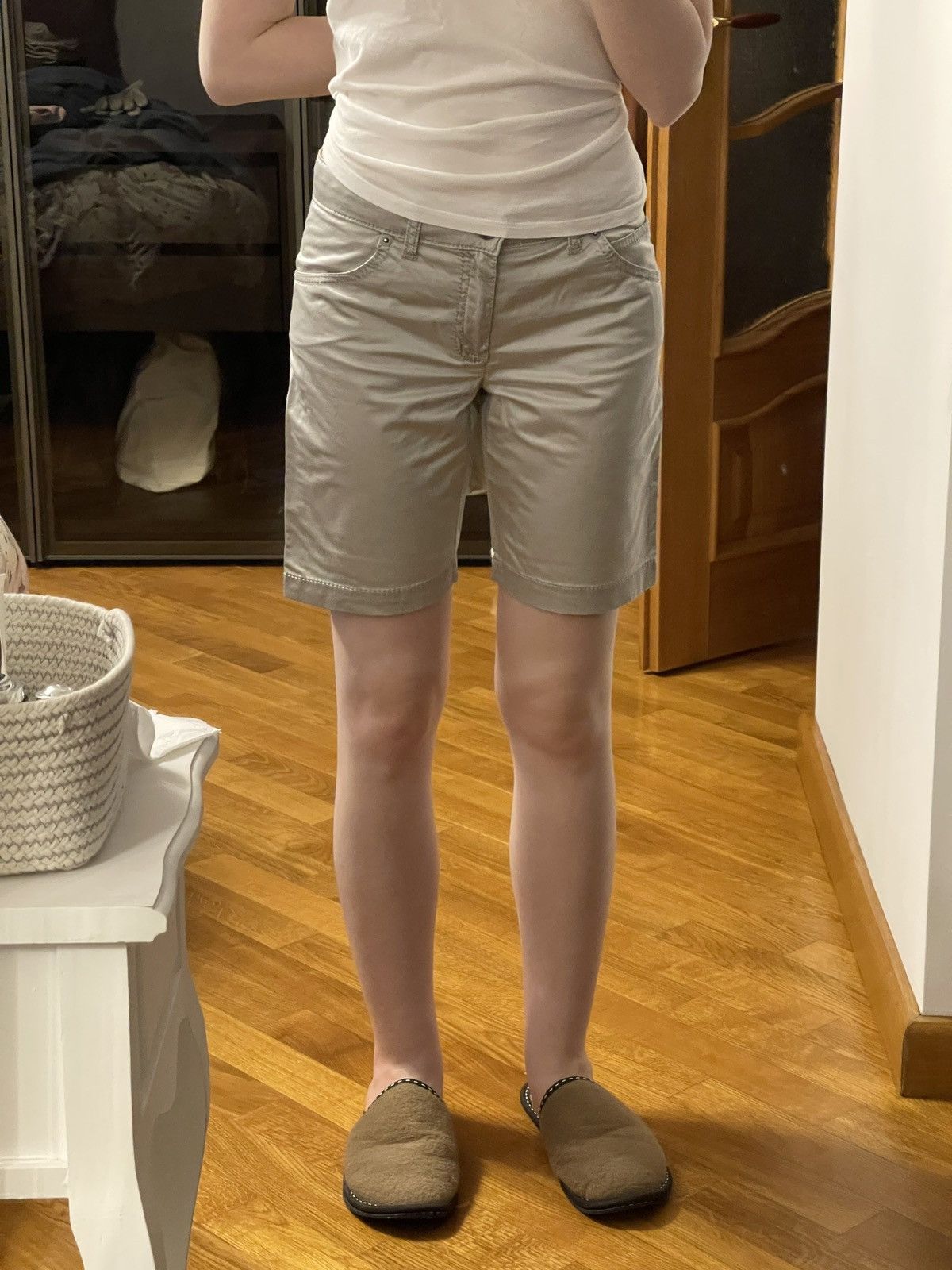 Benetton Sisley girl’s gray satin shorts Size 27" / US 4 / IT 40 - 3 Thumbnail