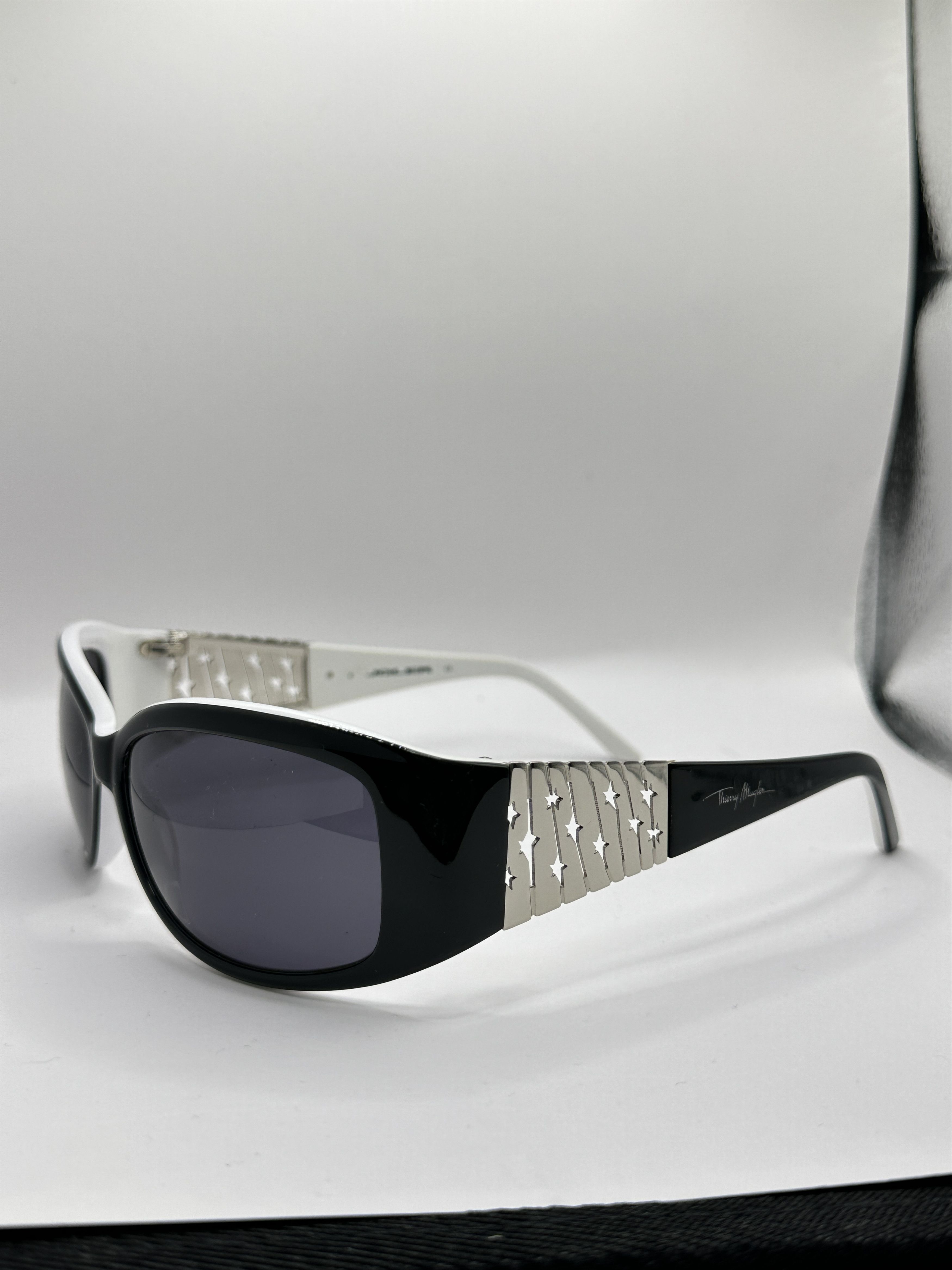 Thierry Mugler Vintage Avant Garde Thierry Mugler Stars Sunglasses Y2K Size ONE SIZE - 1 Thumbnail