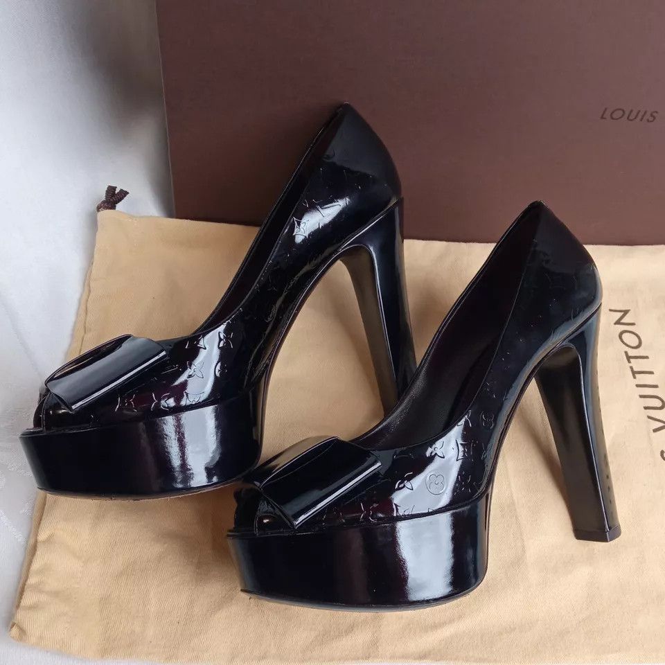 Louis Vuitton Dark burgundy monogram vernise leather bow peep toe platform Size US 8 / IT 38 - 5 Thumbnail
