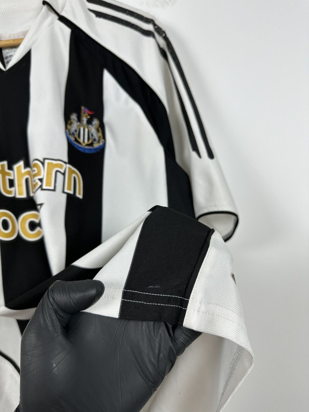 Adidas 2005/07 Adidas Newcastle United Vintage Soccer Jersey Size US L / EU 52-54 / 3 - 14 Thumbnail
