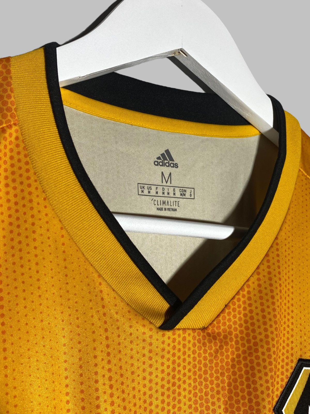 Adidas Adidas FC Wolves Wolverhampton 2019 Home Football Shirt Size US M / EU 48-50 / 2 - 11 Thumbnail