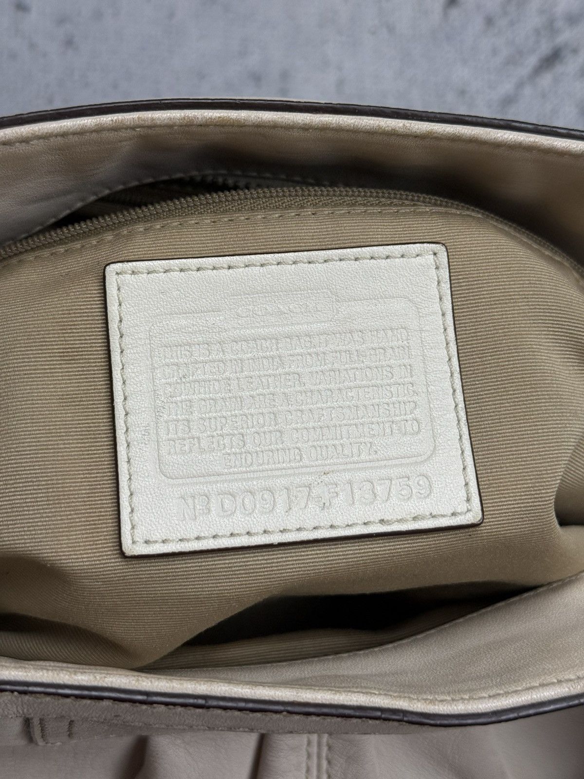 Coach Vintage Coach Beige Leather Tote Bag With Charm Turnlock Size ONE SIZE - 14 Thumbnail