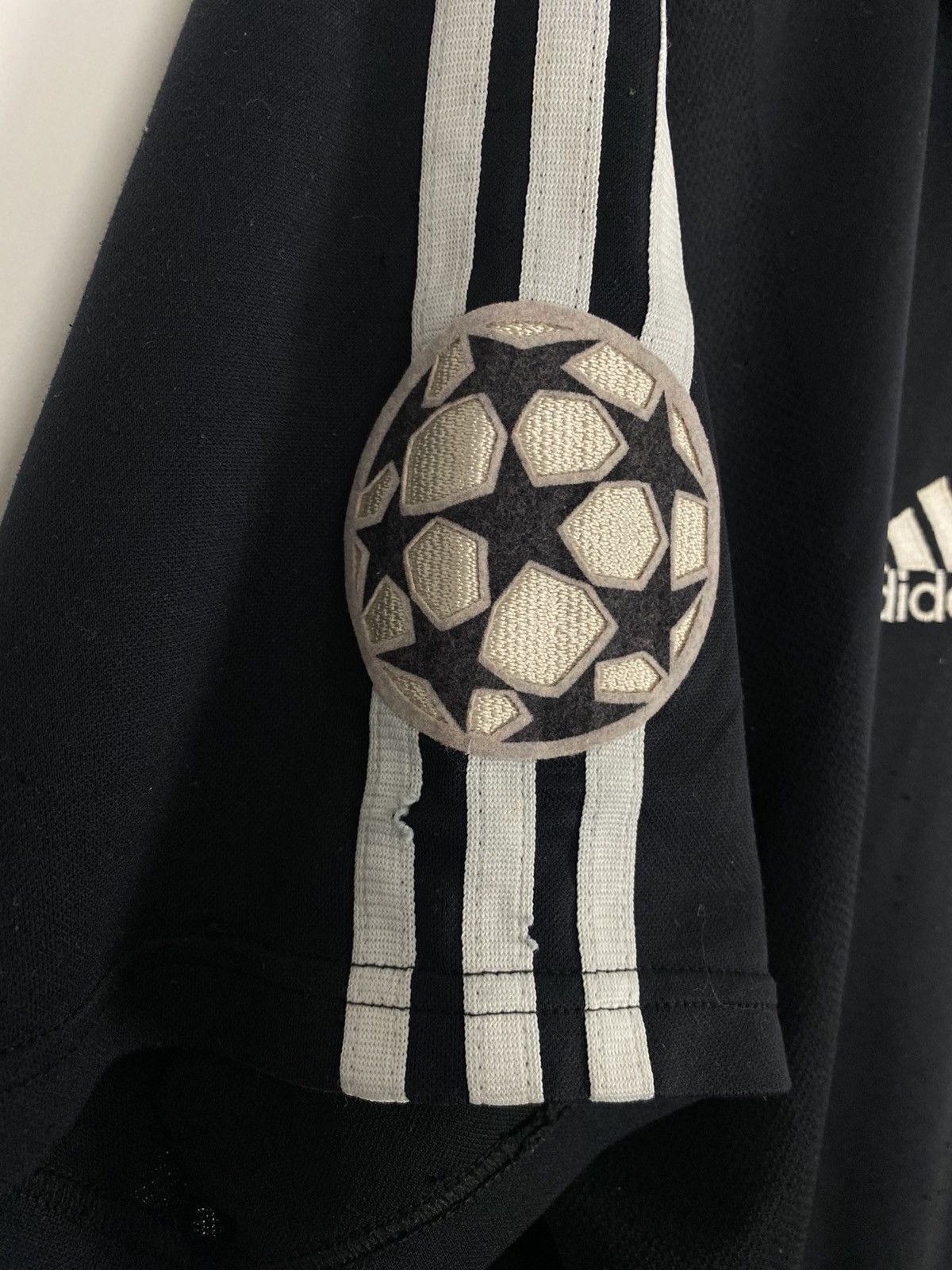 Adidas Real Madrid x Adidas 2001 2002 01/02 Away kit champions Size US M / EU 48-50 / 2 - 14 Thumbnail