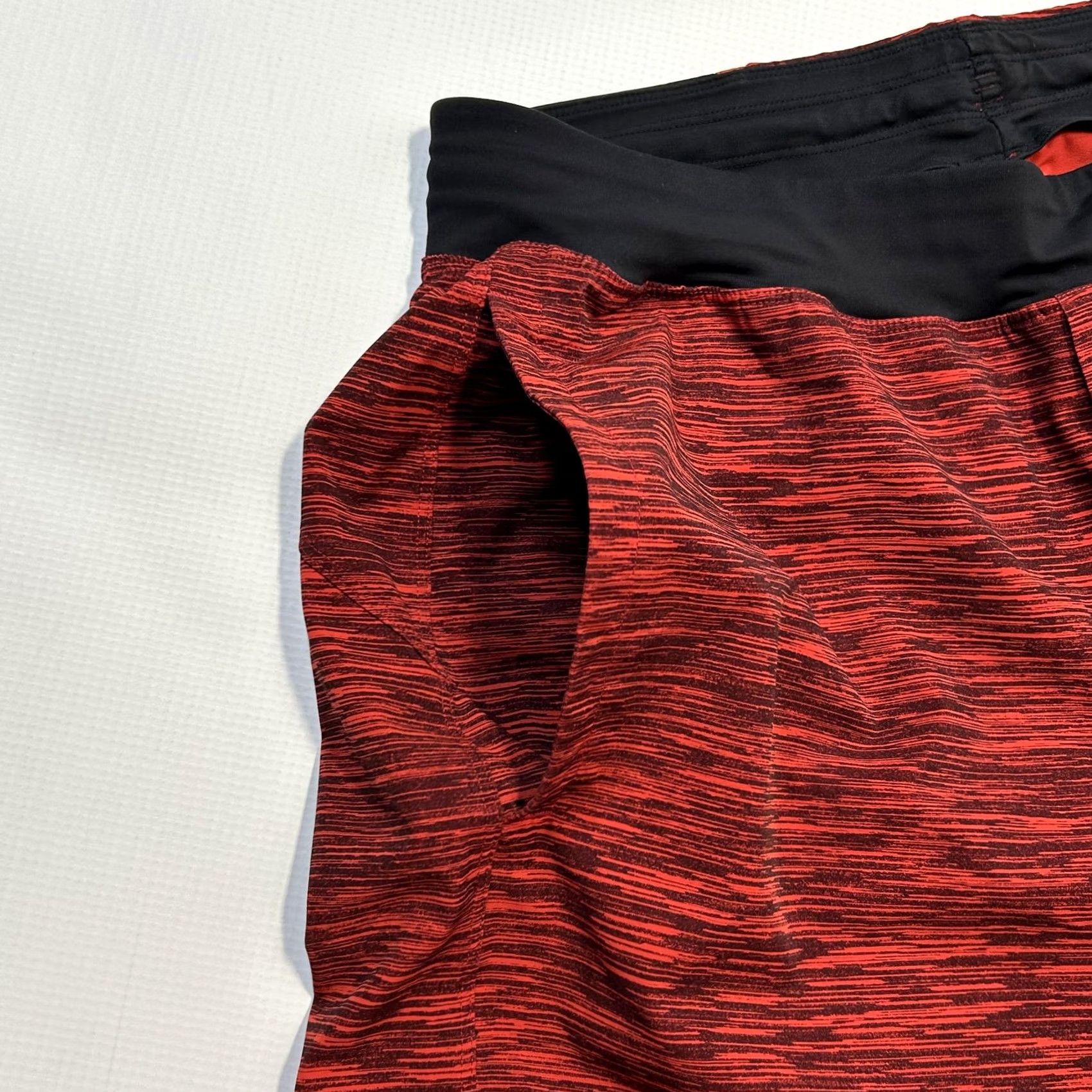 Lululemon Lululemon Shorts Mens M Red Black Surge Lined Drawstring Athletic Gym Size US 31 - 6 Thumbnail