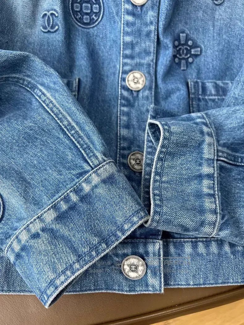 Chanel Chanel 24S camelia relief full-print short denim jacket Size L / US 10 / IT 46 - 7 Thumbnail