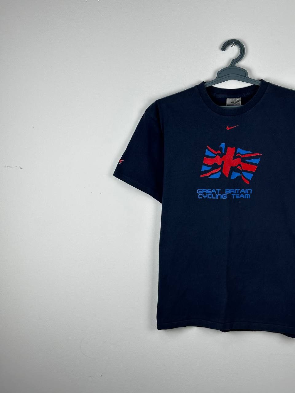 Nike × Vintage Vintage Faded Nike Great Britain Center Logo Swoosh T Shirt Size US L / EU 52-54 / 3 - 2 Thumbnail