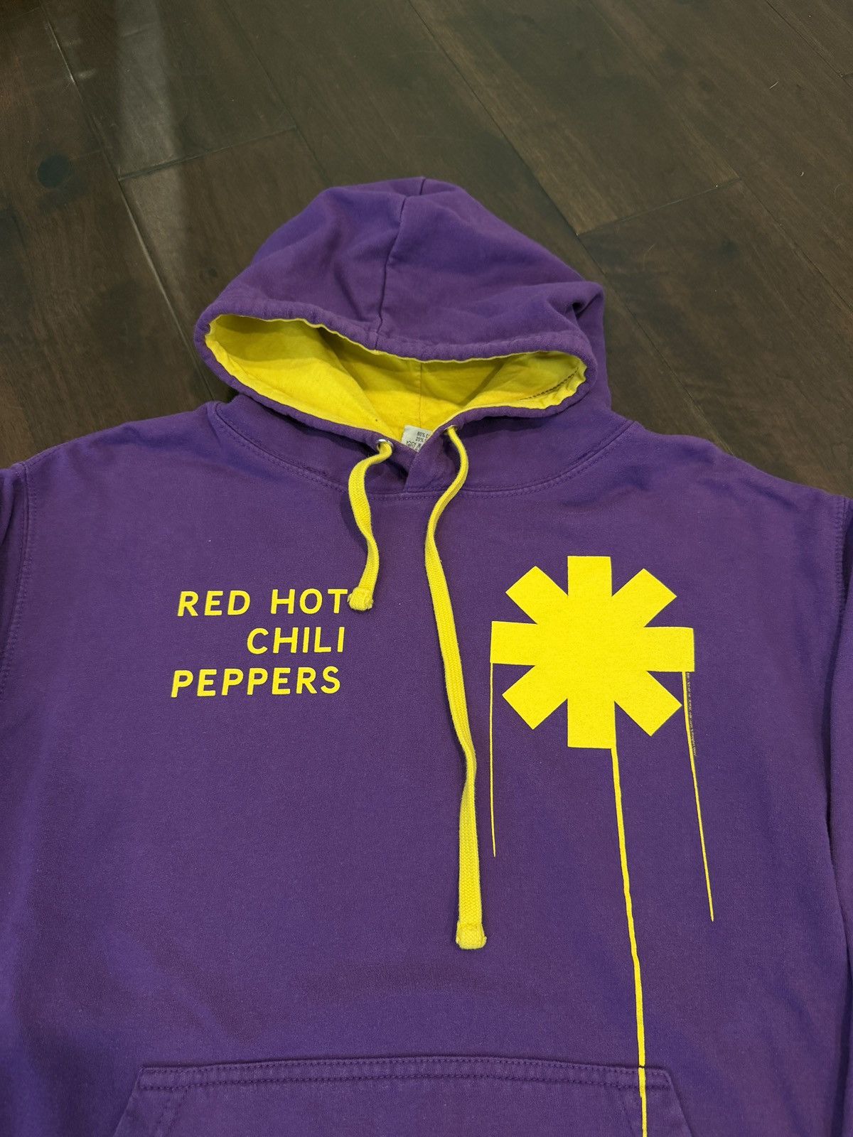 Vintage AWDis Men's Red Hot Chili Peppers Purple Hoodie Sweatshirt Size US M / EU 48-50 / 2 - 2 Thumbnail