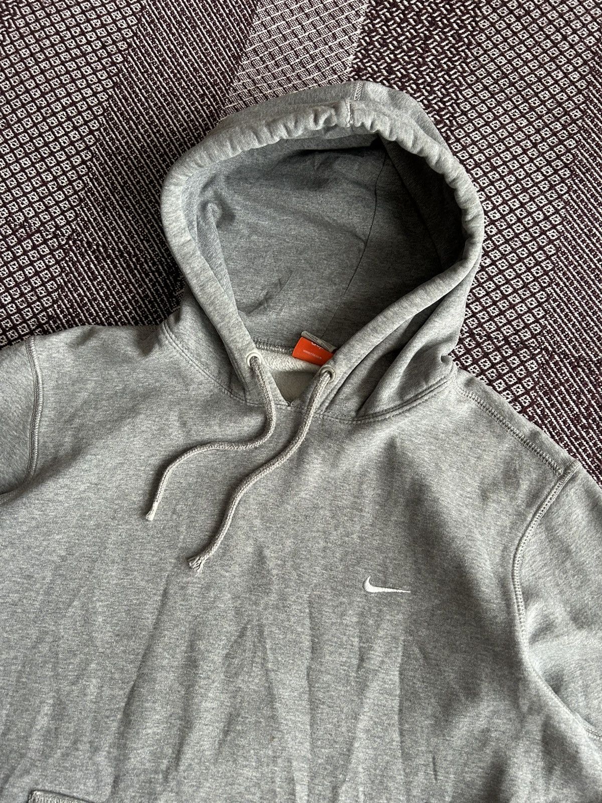 Nike Vintage Nike ATHL Basic Hoodie Small Logo Streetwear Size M Size US M / EU 48-50 / 2 - 3 Thumbnail