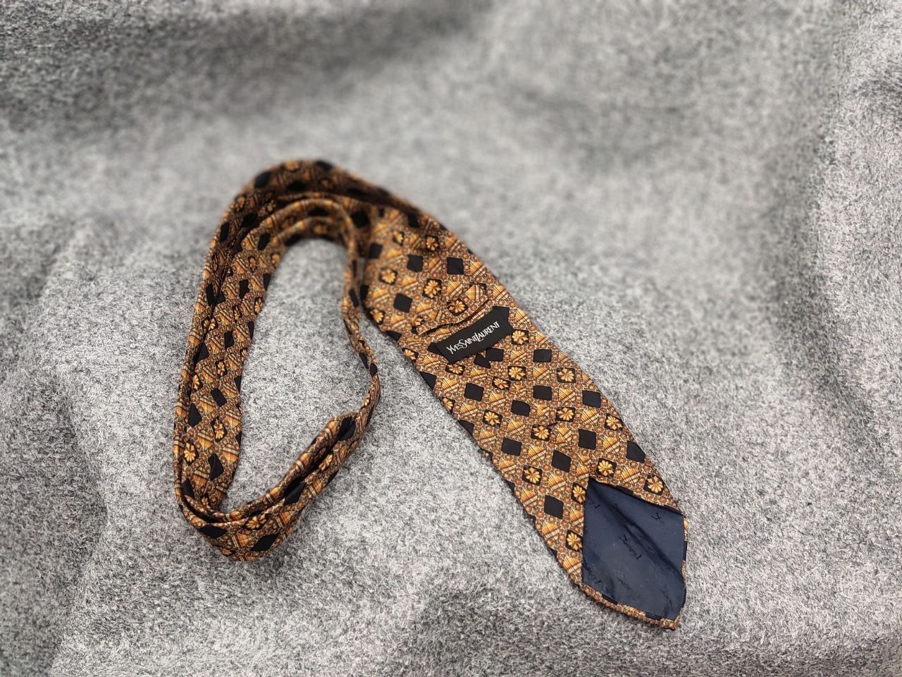 Yves Saint Laurent Yves Saint Laurent Vintage Silk designer tie Gold Pattern Size ONE SIZE - 6 Thumbnail