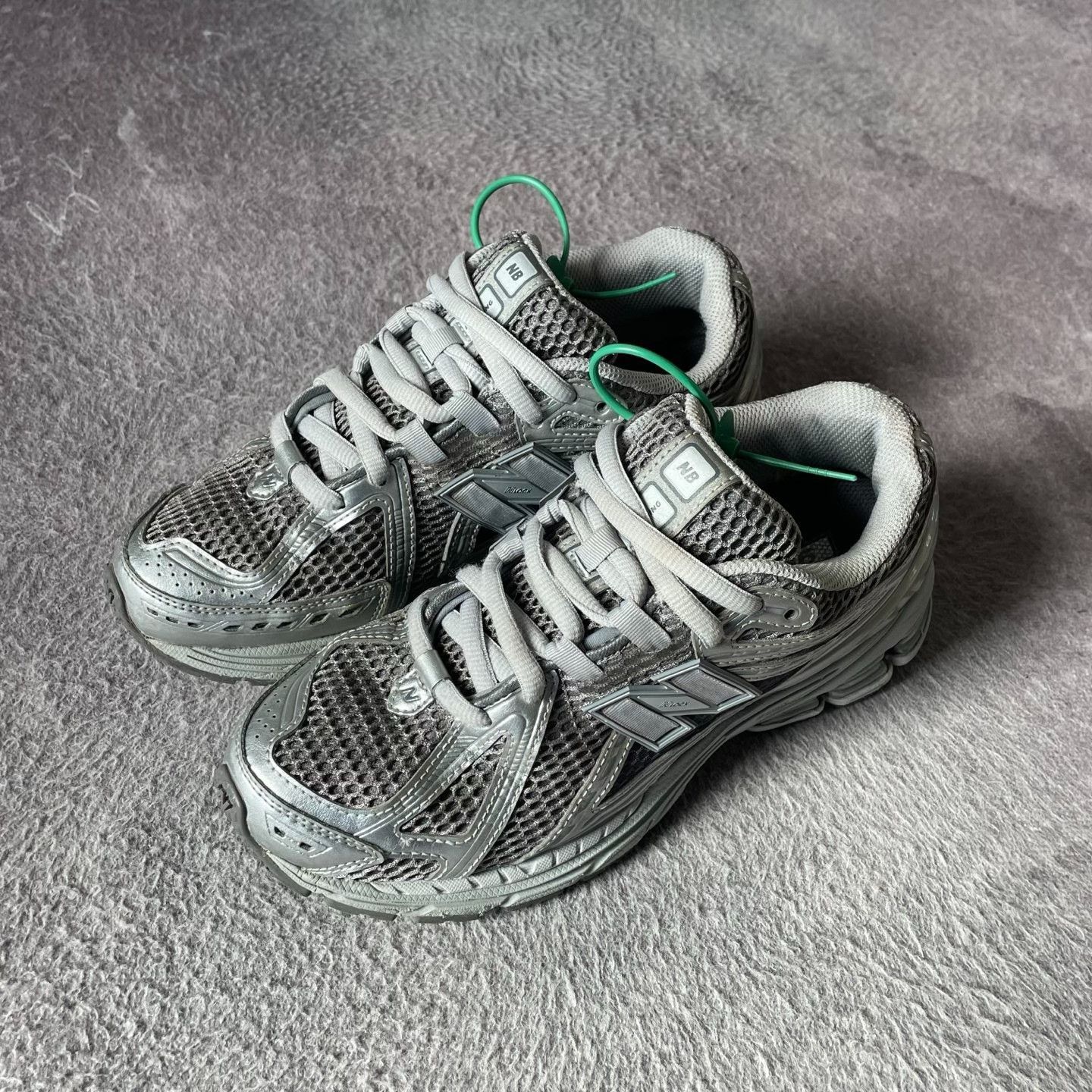 New Balance New Balance Silver Lowtop Sneakers M Men Size US 10 / EU 43 - 1 Thumbnail