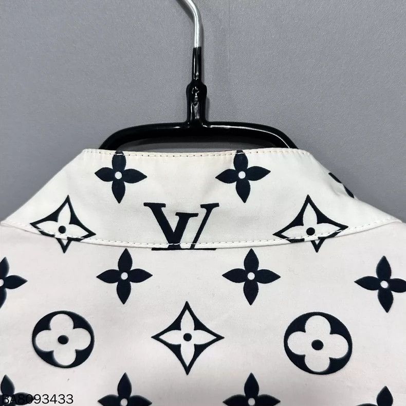 Louis Vuitton Louis Vuitton size 38 Double-sided logo jacket 2501-Nextarr Size US M / EU 48-50 / 2 - 9 Thumbnail