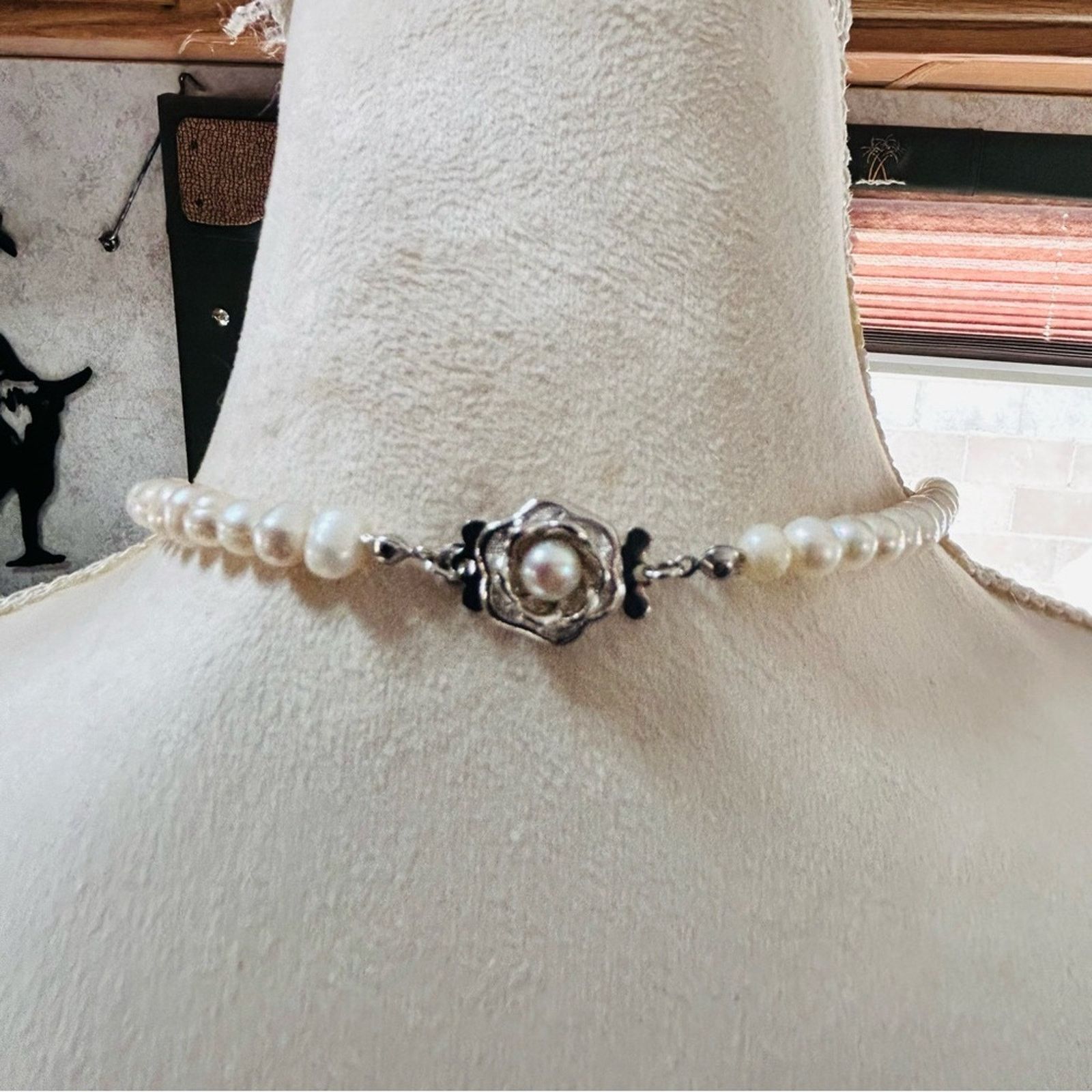 Handmade Handcrafted elegant classy white freshwater pearl necklace Size ONE SIZE - 6 Thumbnail