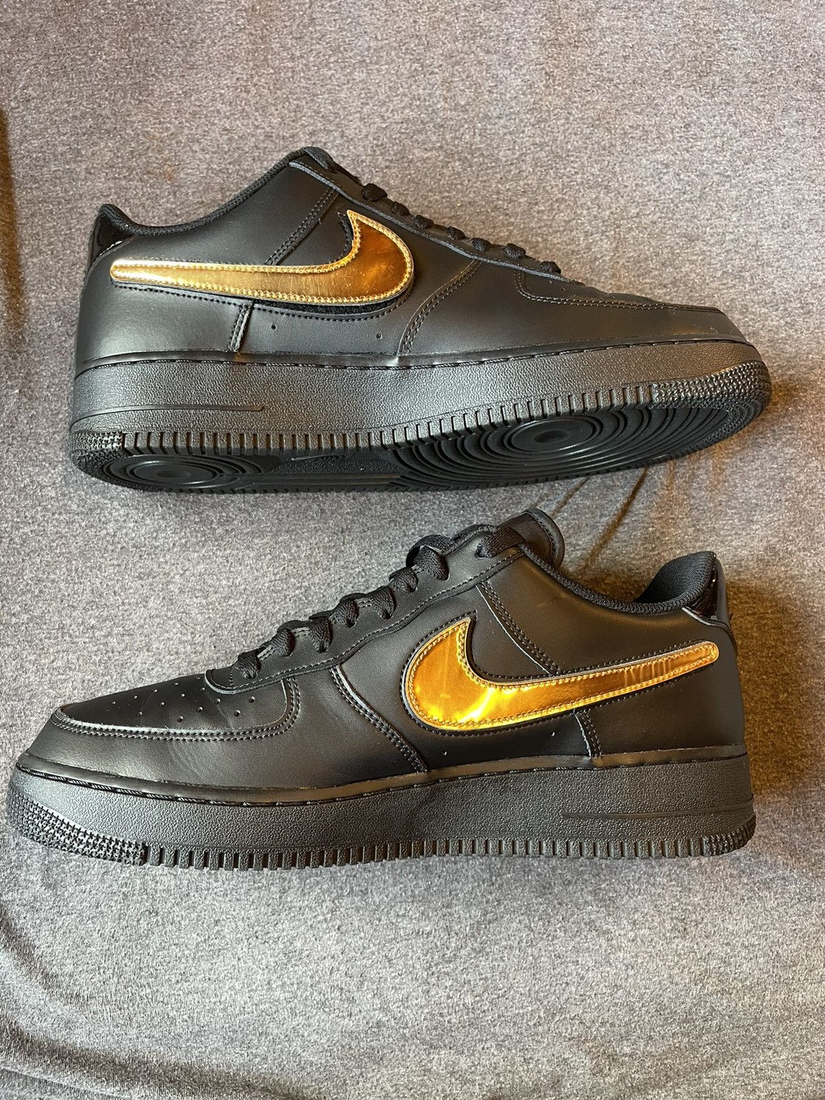 Nike Nike Air Force 1 black metallic gold removable swoosh Size US 12 / EU 45 - 2 Thumbnail