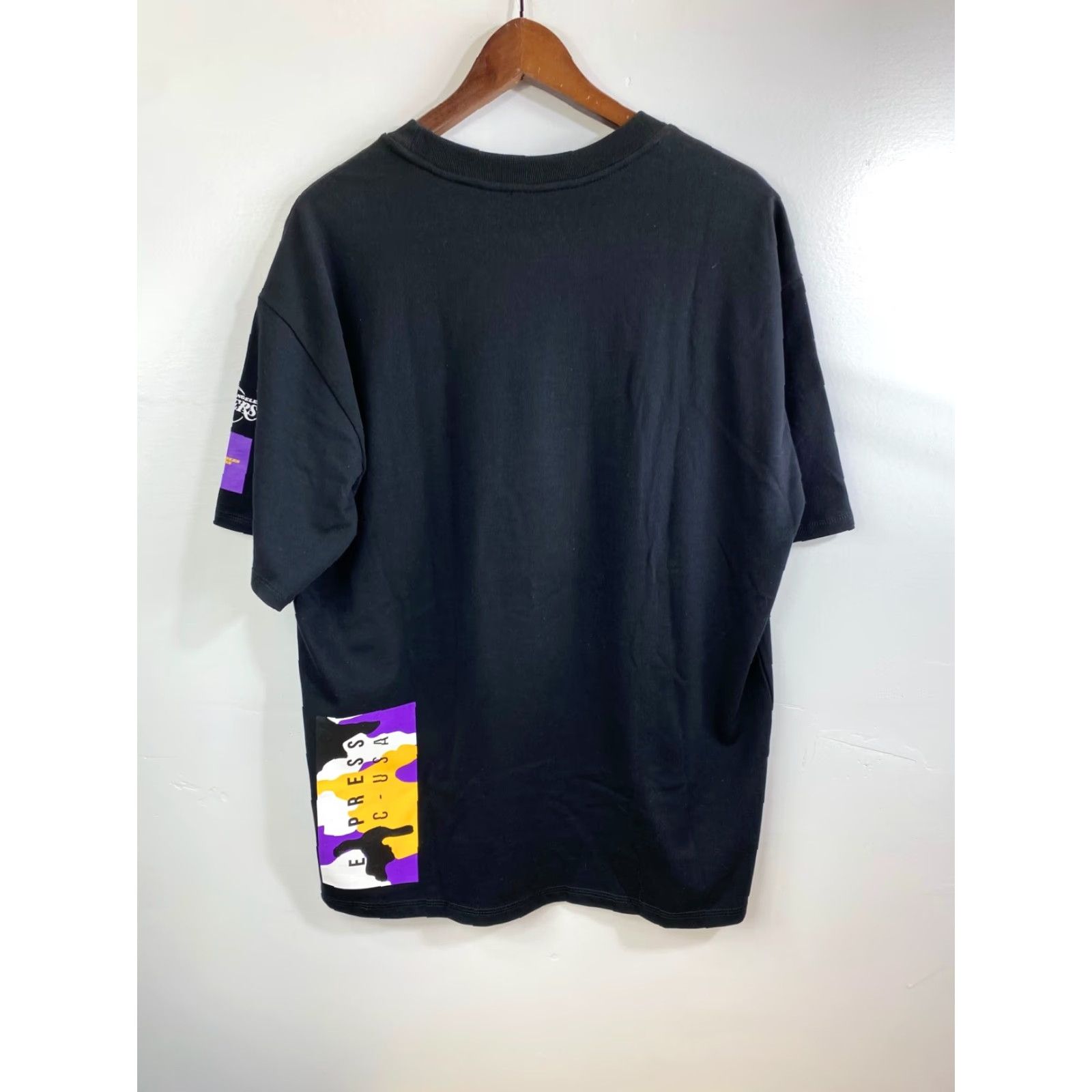 Express NWT Express Los Angeles Lakers T Shirt Black M Mens Body: T-Shirt, Short Sleeve, Regular, Graphic, NBA, Logo, 2203 Size US M / EU 48-50 / 2 - 3 Thumbnail