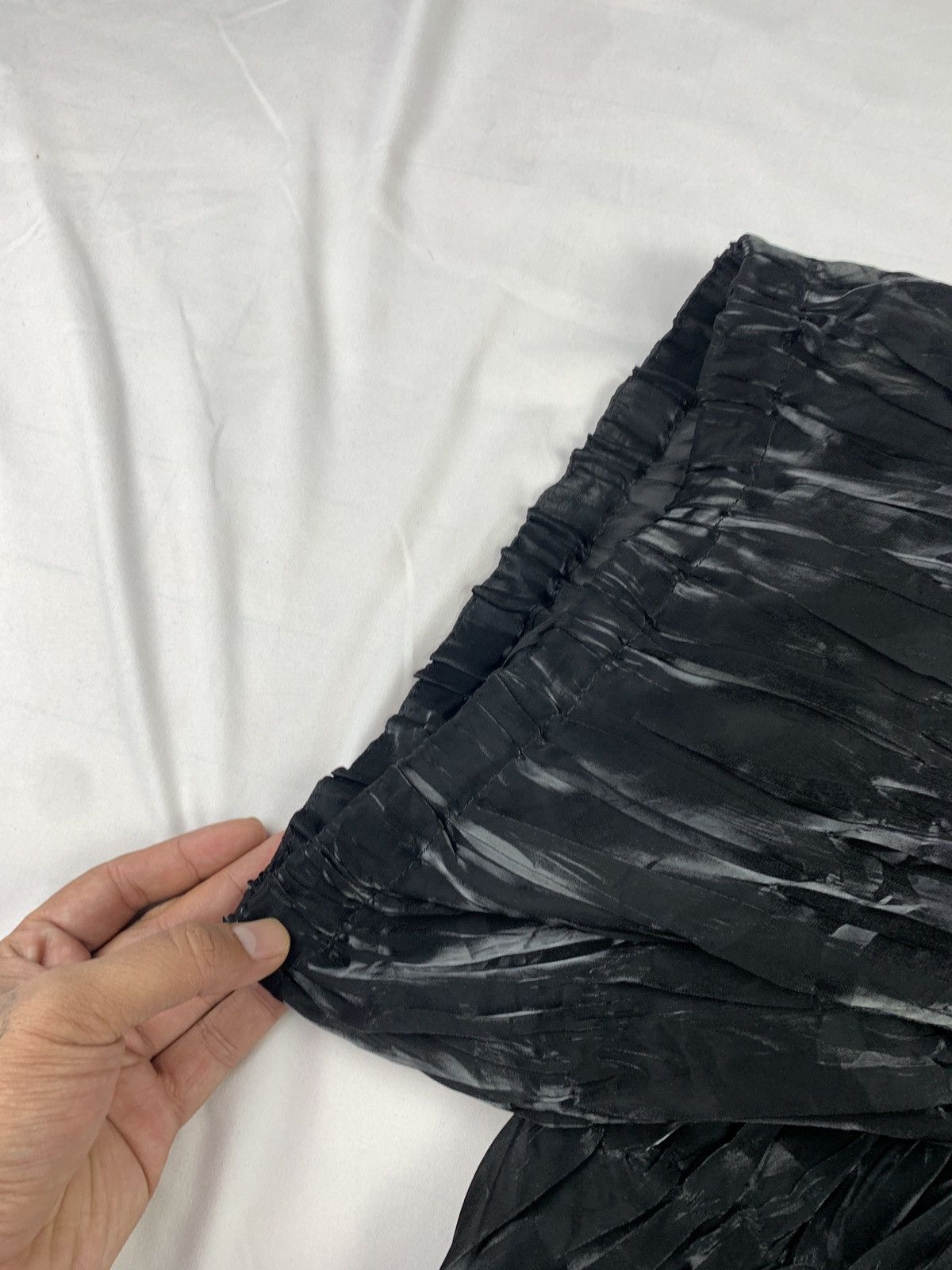 Japanese Brand 2000s Wriqle Japan Unstructured Wrinkle Pleats Maxi Skirt Size 27" / US 4 / IT 40 - 6 Thumbnail