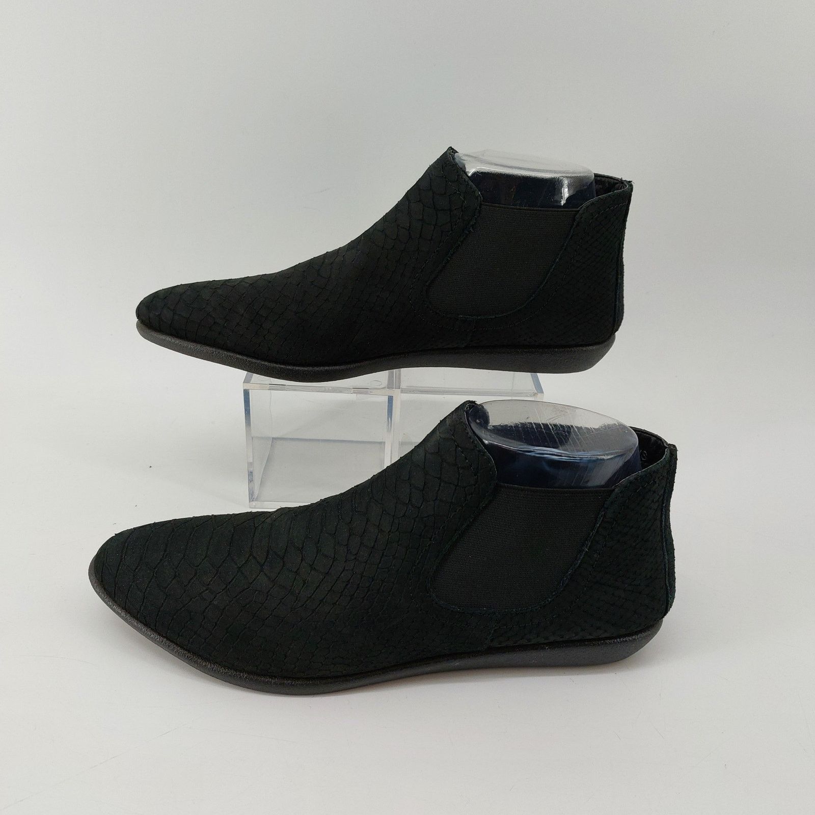Other The Flexx Black Chelsea Bootie Animal Embossed US 8 Almond Size US 8 / IT 38 - 10 Thumbnail