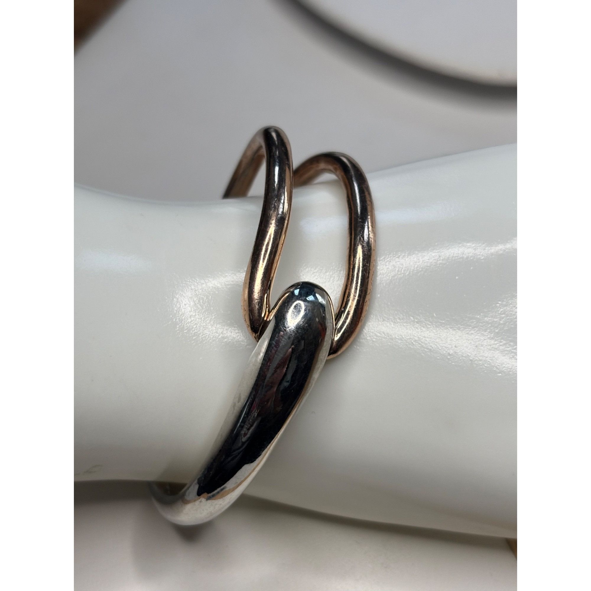 Kenneth Cole Kenneth Cole Silver & Rose Gold-Tone Hinged Oval Bangle Brac Size ONE SIZE - 9 Thumbnail