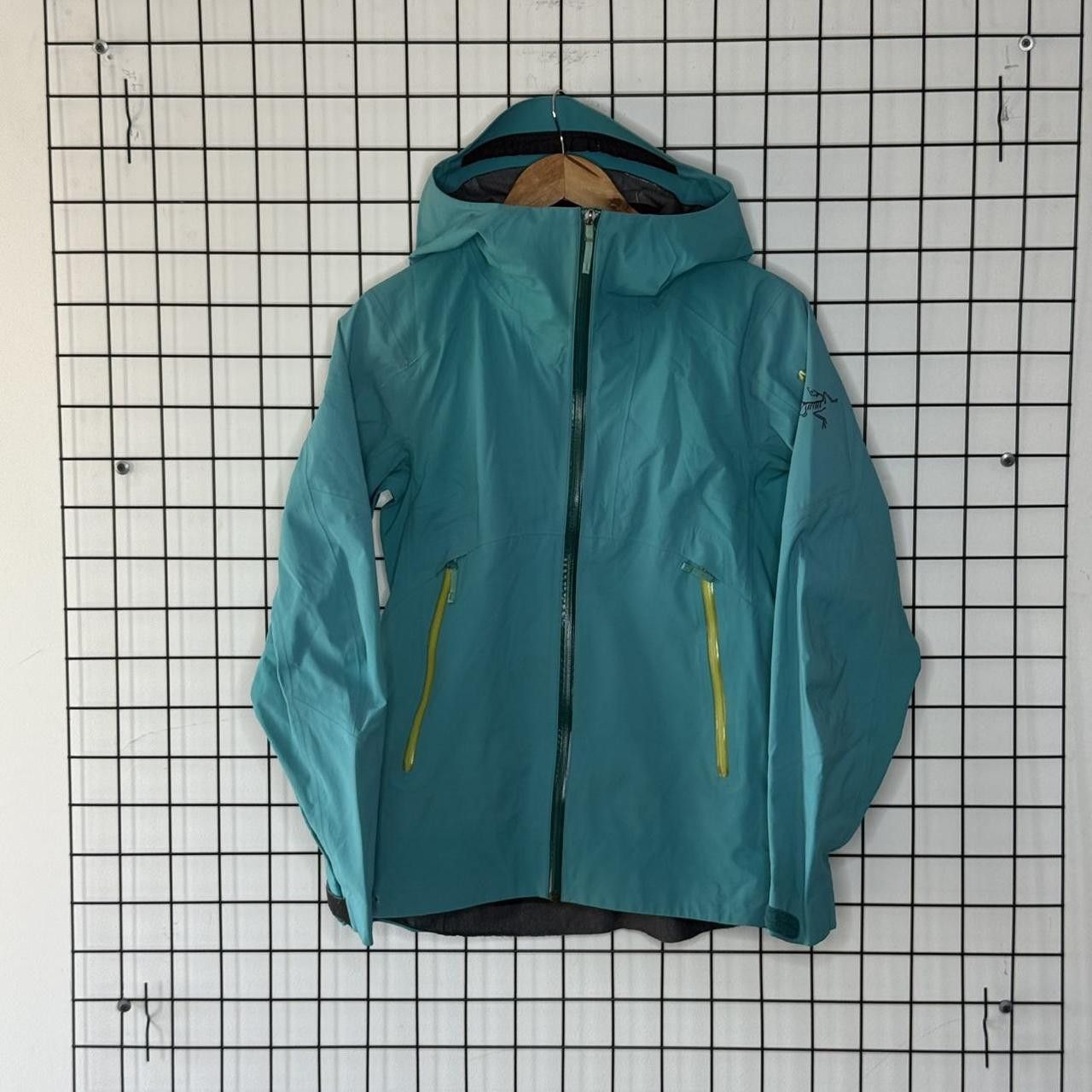 Arc'teryx Arcteryx Goretex Turquise Jacket Hooded Size S / US 4 / IT 40 - 1 Thumbnail