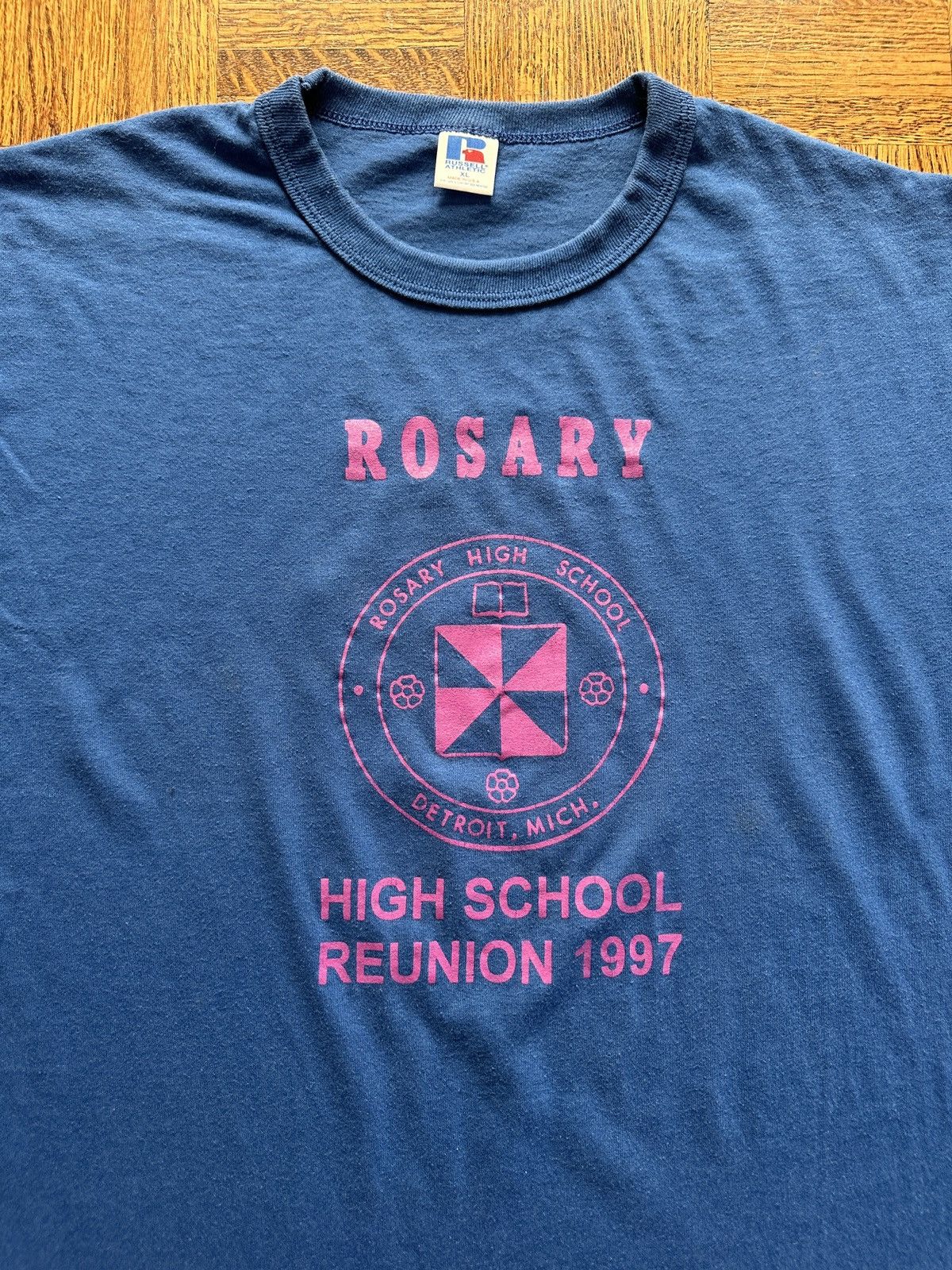 Vintage Vintage 90s Rosary High School Detroit Reunion Graphic Tee Size US XL / EU 56 / 4 - 4 Thumbnail