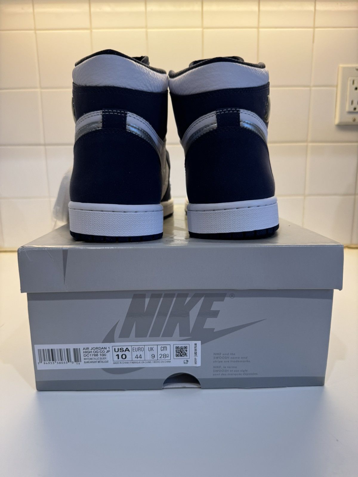 Jordan Brand Air Jordan 1 Retro High CO.JP Midnight Navy Size US 10 / EU 43 - 6 Thumbnail