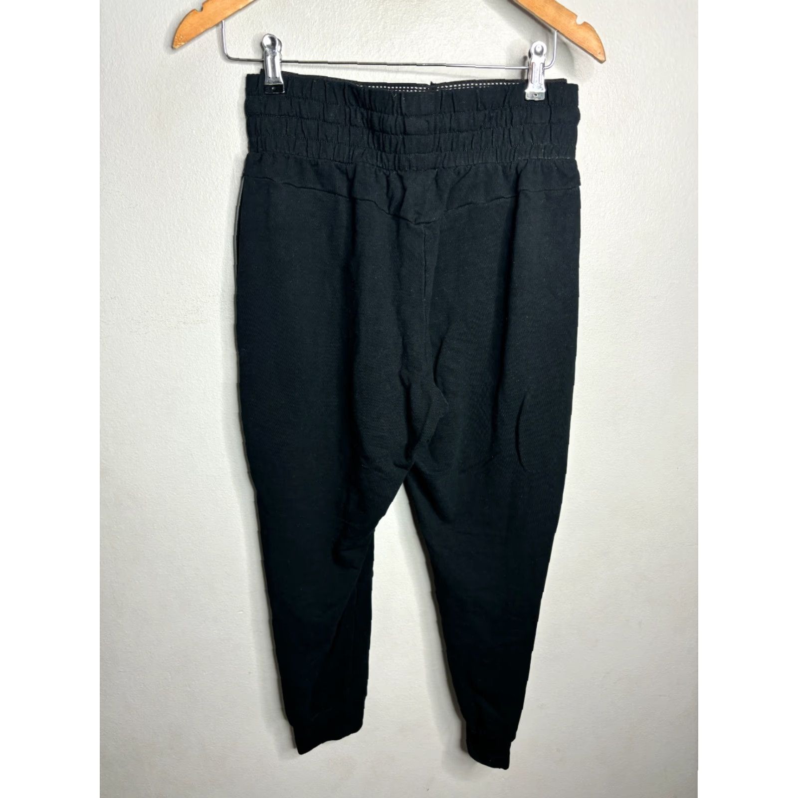 Gymshark Gymshark Women's Sweat Pants Jogger Black S Size Small Tailored athletic Logo Pockets Inseam 20" 8/10 Condition Size 28" / US 6 / IT 42 - 5 Thumbnail