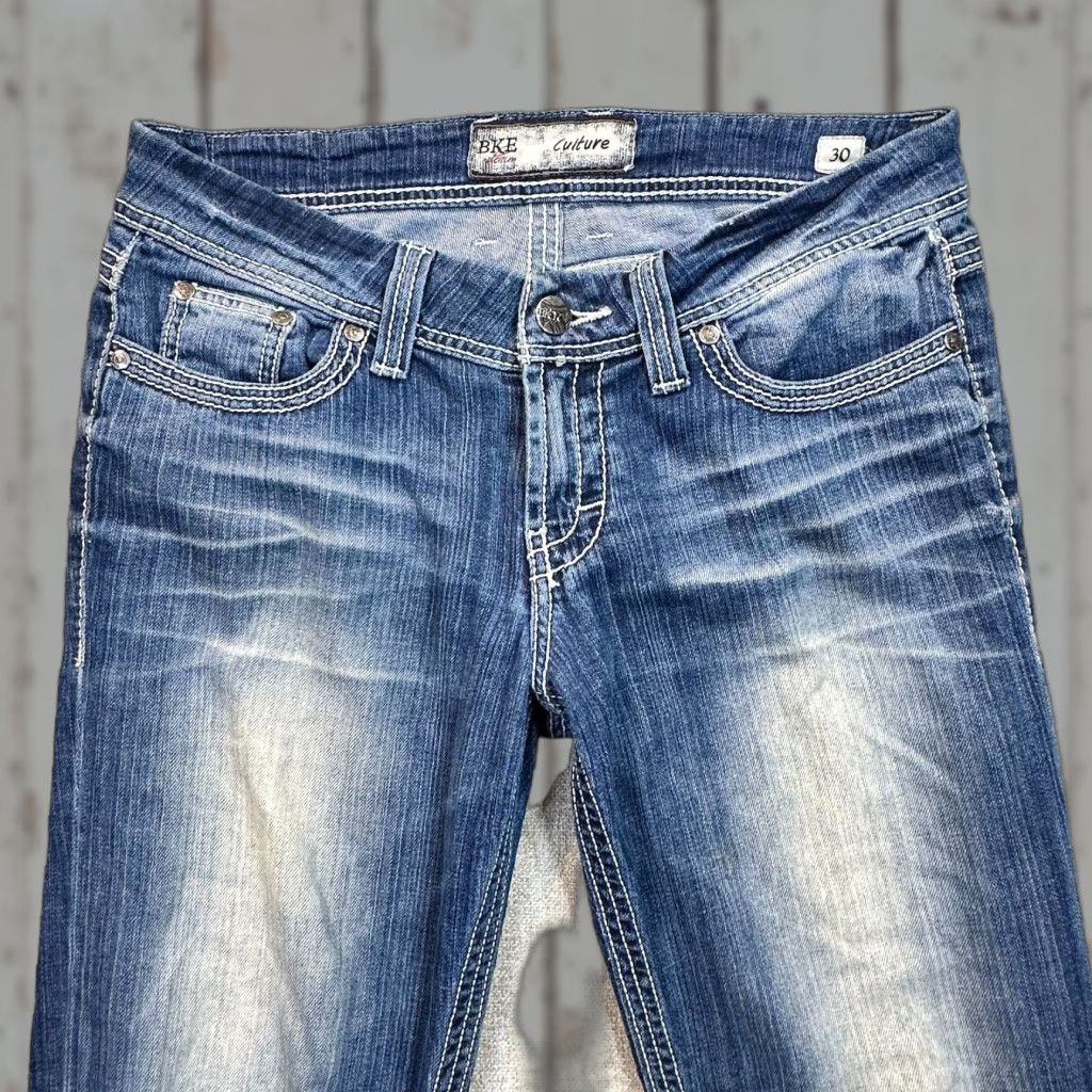 Vintage BKE Denim Culture Womens Size 30 Cropped 24" Capri Blue Medium Wash Fade Jeans Size 30" / US 8 / IT 44 - 1 Thumbnail