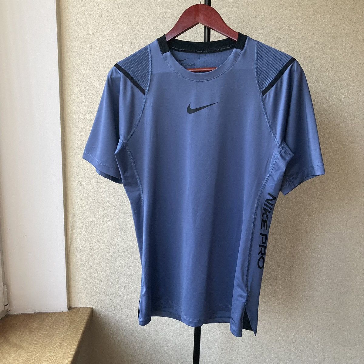 Nike Nike Pro Aeroadapt Sportswear T Shirt Gym Style Casual Blue Size US S / EU 44-46 / 1 - 1 Thumbnail