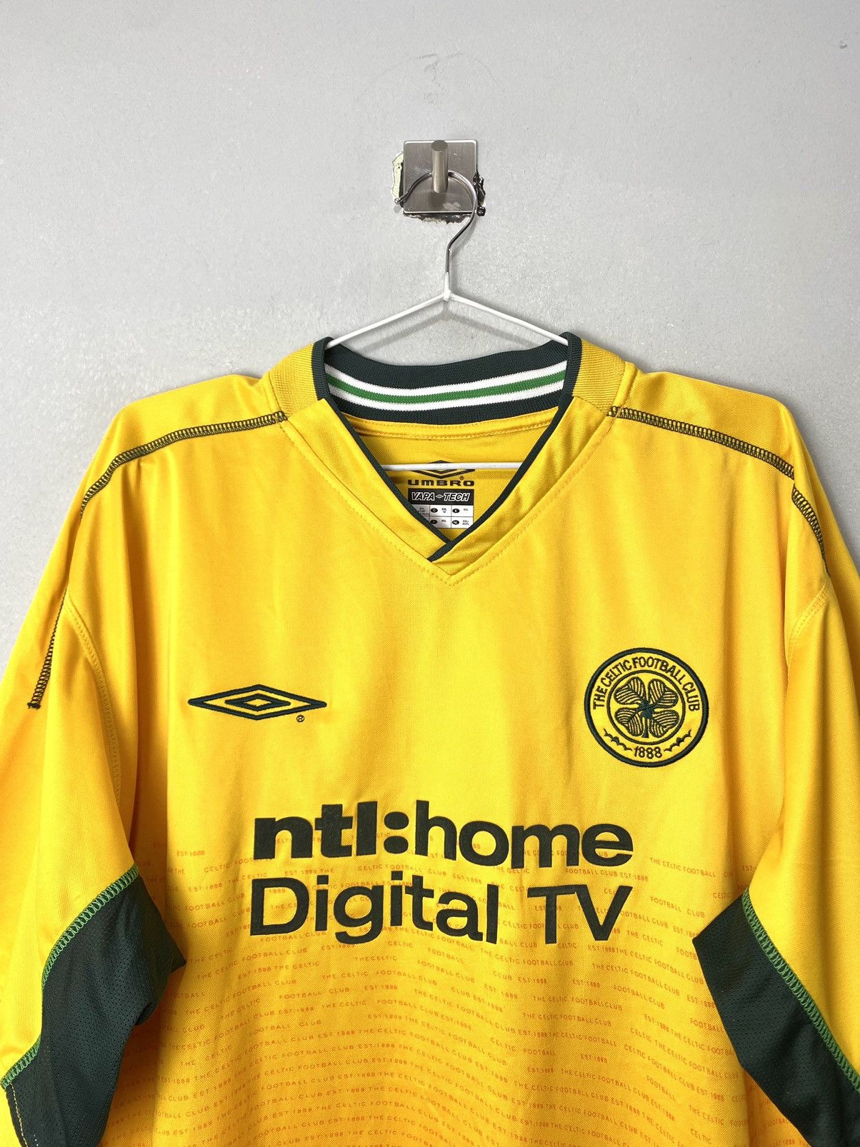 Umbro Vintage 2000’s Umbro Celtic Soccer Jersey T Shirt Size US XXL / EU 58 / 5 - 3 Thumbnail