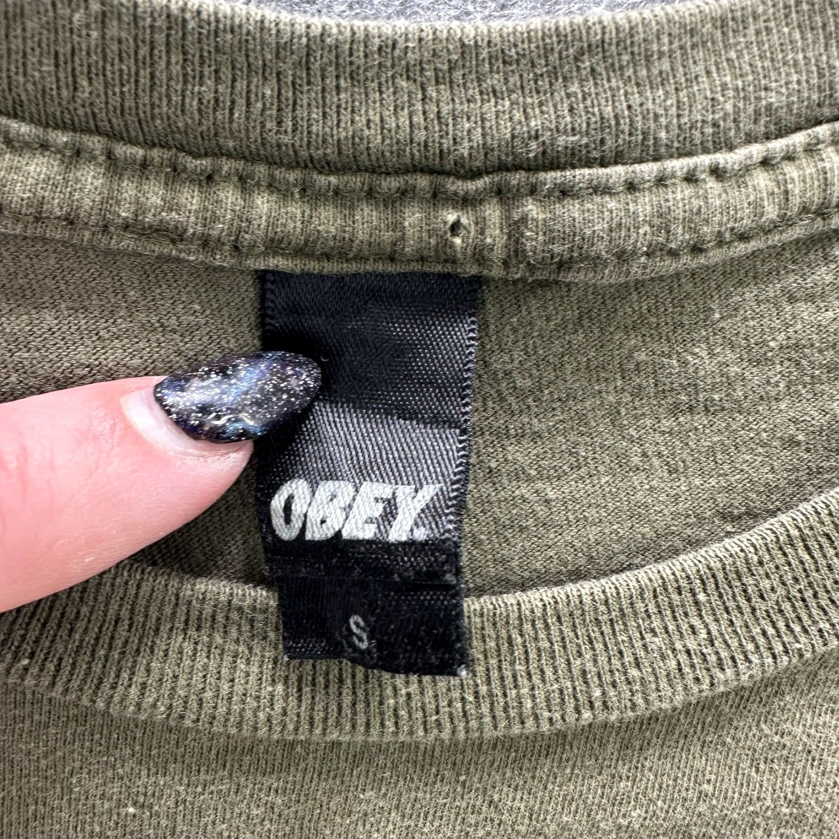 Obey VINTAGE Obey T-Shirt Mens Small Urban Art Graphic Rose Girl Olive Green Made USA Size US S / EU 44-46 / 1 - 7 Thumbnail