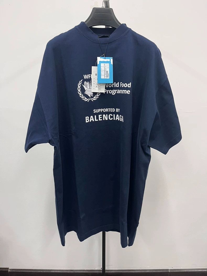 Balenciaga Balenciaga size 3 Crew Neck Pullover Short Sleeve Tee Size US M / EU 48-50 / 2 - 1 Thumbnail