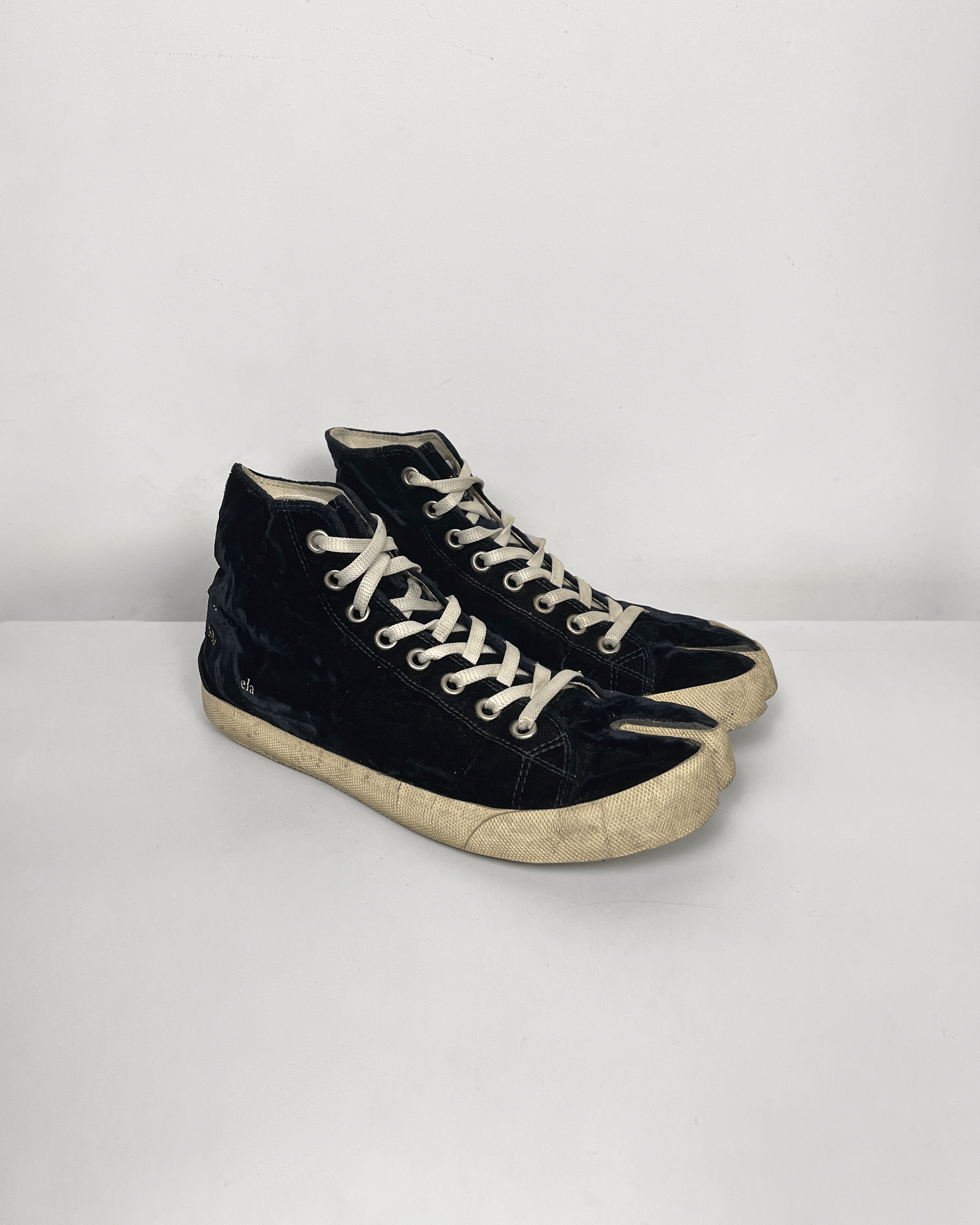 Maison Margiela Maison Margiela Velour Tabi High Top Sneakers Size US 9 / EU 42 - 1 Thumbnail