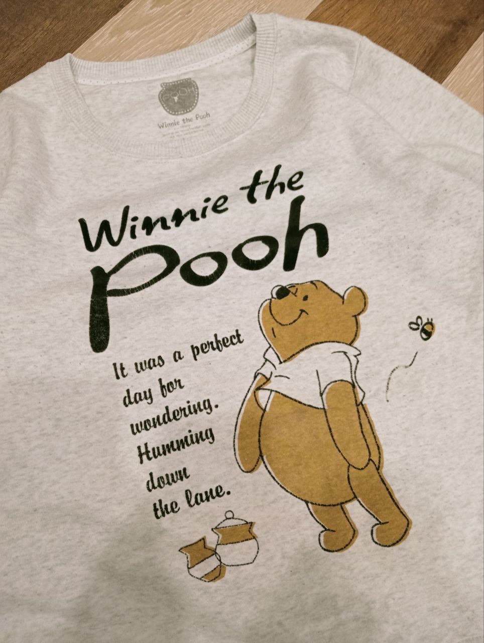 Disney WINNIE THE POOH CREWNECK - SIZE L Size US L / EU 52-54 / 3 - 3 Thumbnail