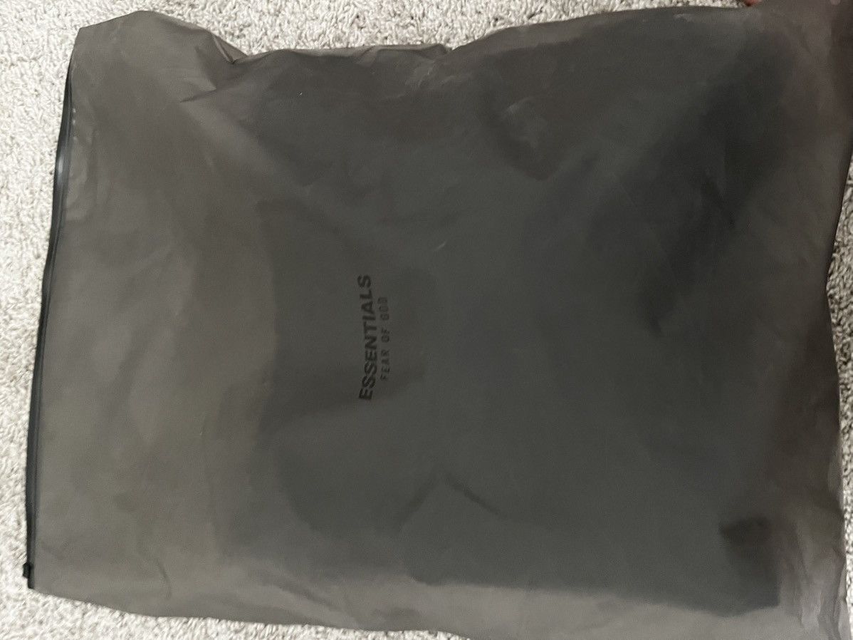 Fear of God Fear of God Essentials Black Pullover Nylon Hoodie L NWT Size US L / EU 52-54 / 3 - 13 Thumbnail