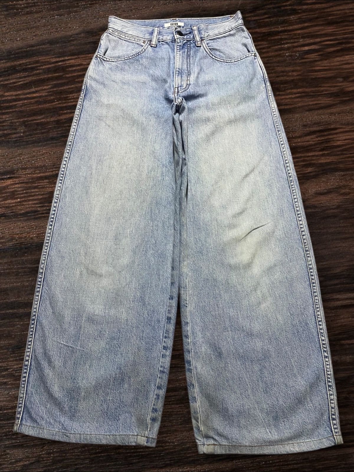 Uniqlo Vintage Uniqlo Light Wash Super Baggy Jeans Size 26" / US 2 / IT 38 - 1 Thumbnail