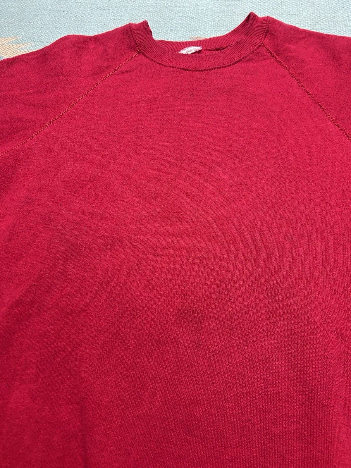 Vintage Vintage 80s crewneck sweatshirt blank crimson red raglan XL Size US XL / EU 56 / 4 - 3 Thumbnail