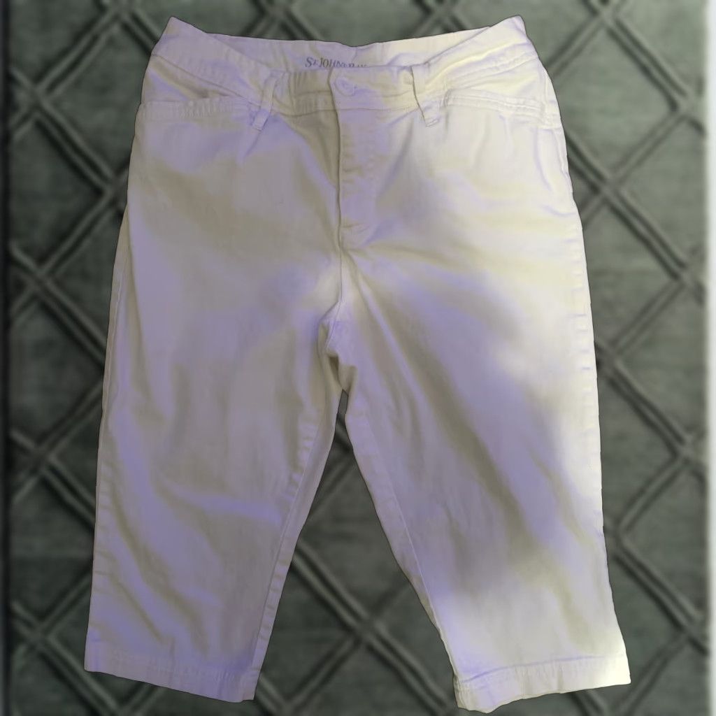 Vintage VINTAGE? (No) St. John's Bay Womens Capri Pants 8 Petite White Knit Cotton Blend Spandex Pockets Capris 15in Inseam Womens Size 28" / US 6 / IT 42 - 1 Thumbnail
