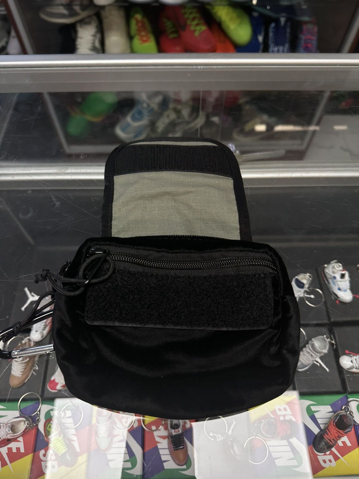 Supreme Supreme Velvet Mini Pouch ‘Black’ Size ONE SIZE - 3 Thumbnail