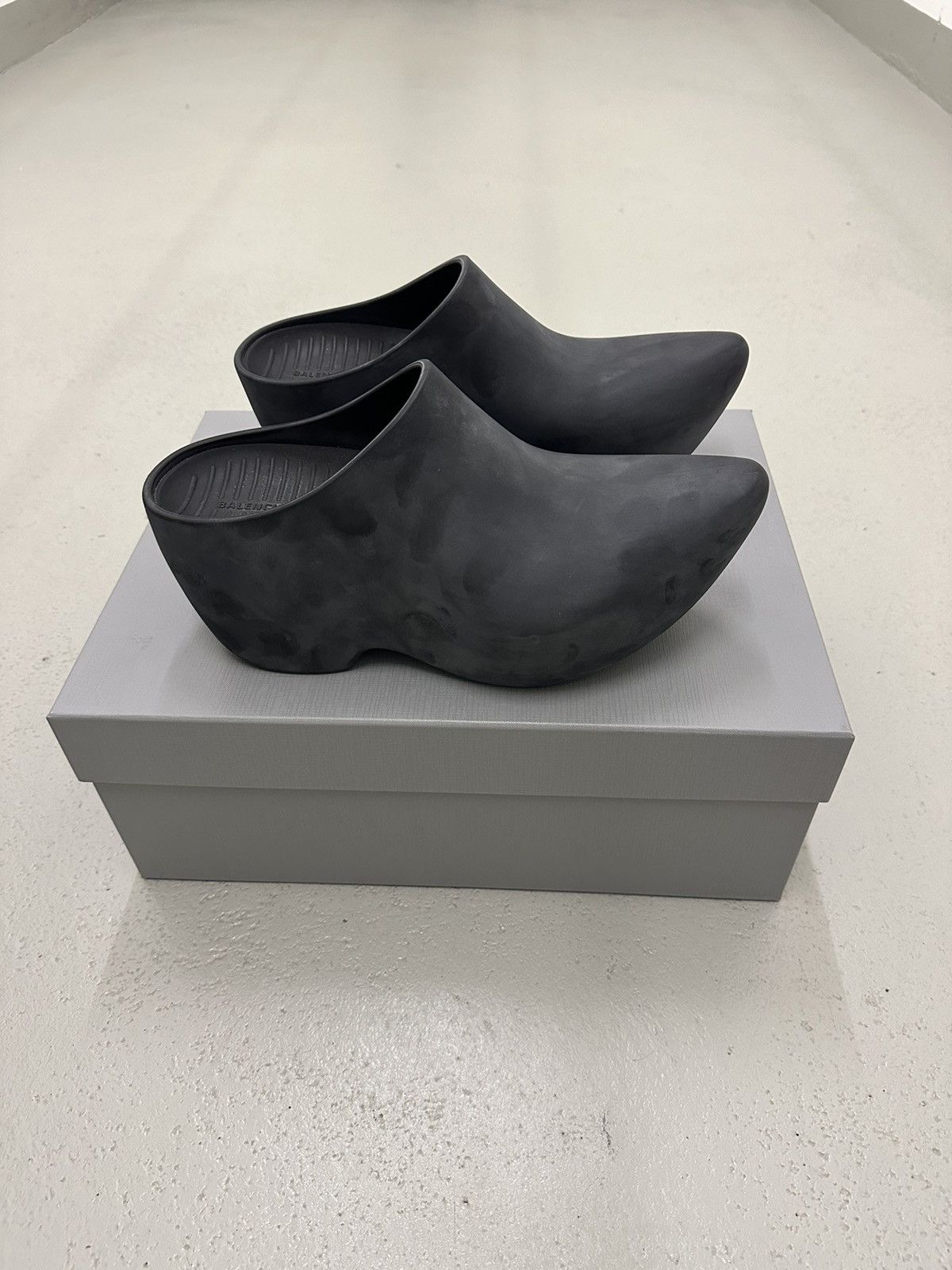 Balenciaga Balenciaga Technoclog in black | Grailed