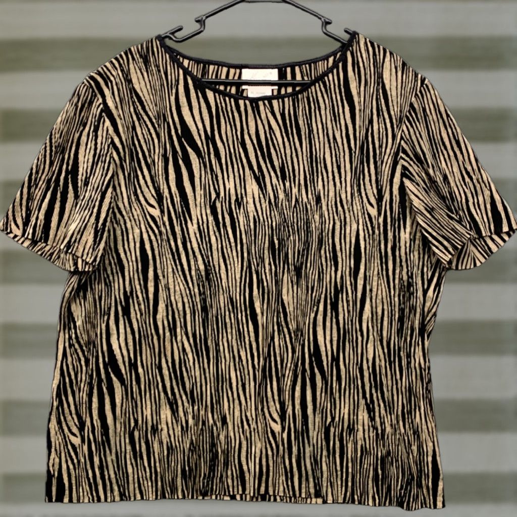 Lee KATHIE LEE Pullover Top Woman's XL Black Tan Textured Soft Stretch Short Sleeve Size XL / US 12-14 / IT 48-50 - 1 Thumbnail