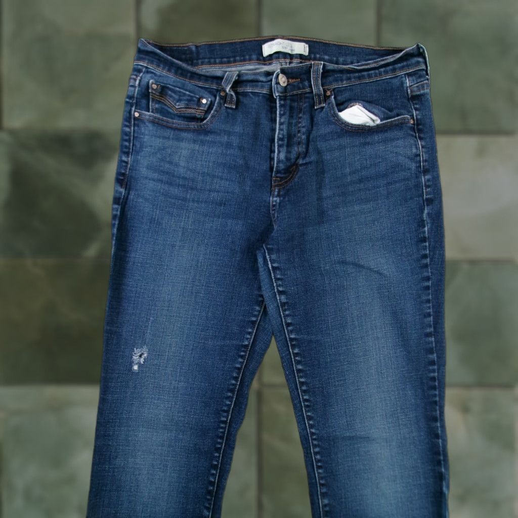 Levi's VINTAGE Levi's 505 Jeans Women 8 Blue Straight Regular Dark Wash Distressed 80s 90s Logo Cowboy Rock Western 5-Pocket Womens Size 30" / US 8 / IT 44 - 1 Thumbnail