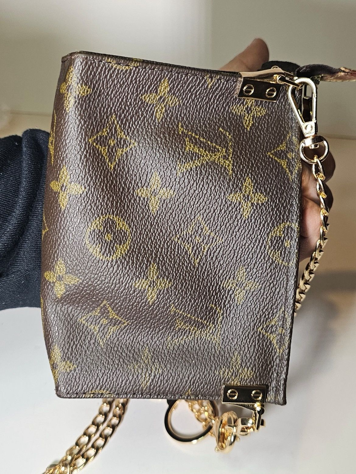 Louis Vuitton Louis vuitton cross body tiny purse. Monogram. With chain Size ONE SIZE - 5 Thumbnail