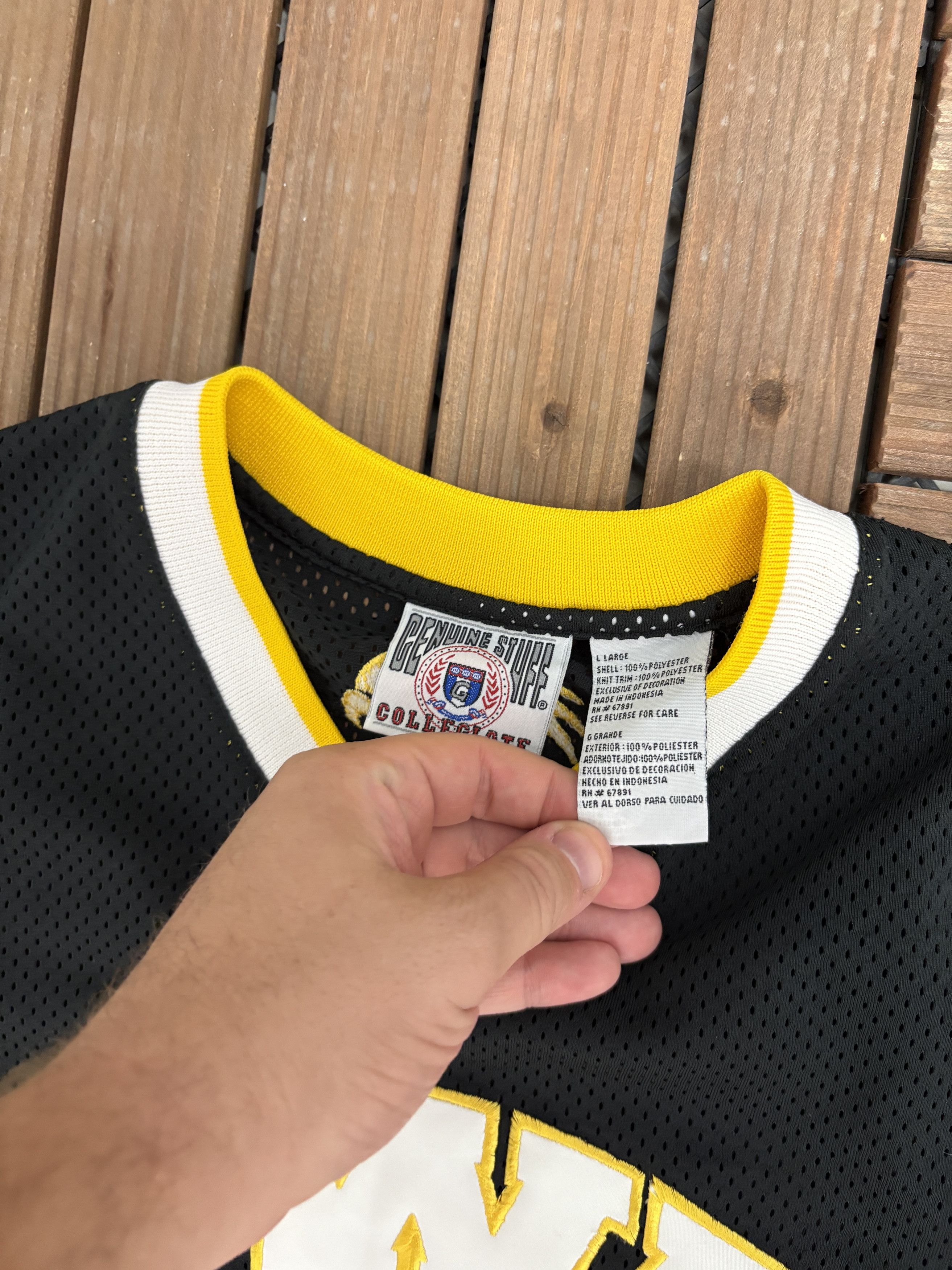 Vintage Iowa Hawkeyes Stitched Vintage Black Basketball Jersey Size US L / EU 52-54 / 3 - 5 Thumbnail