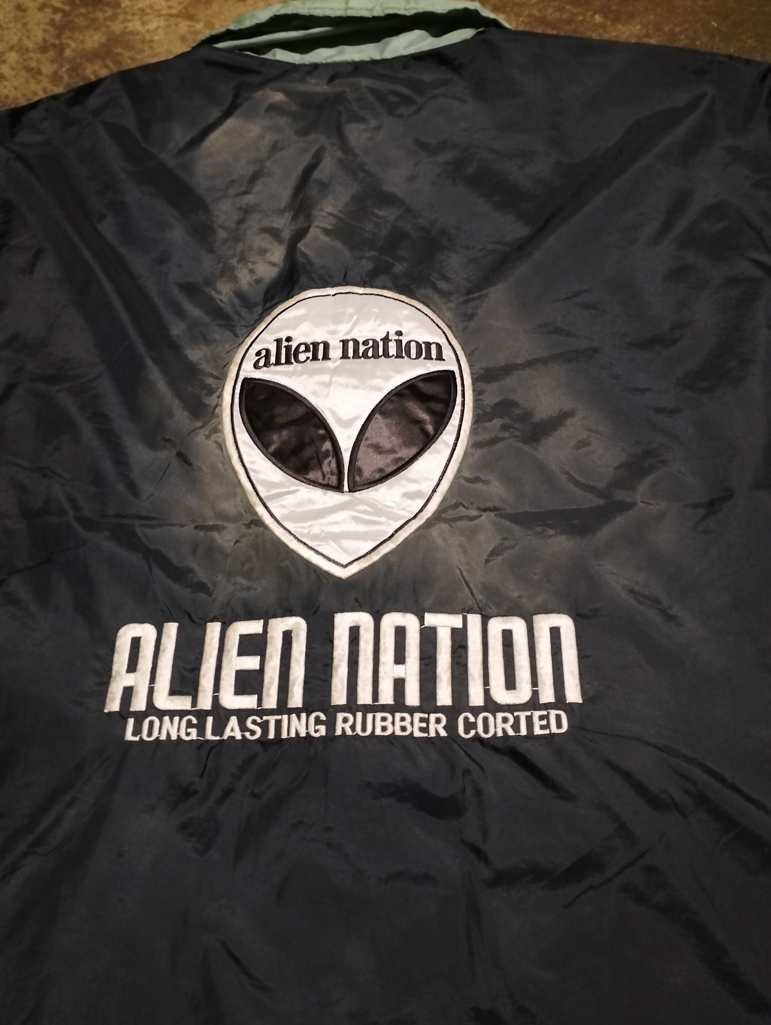 Alien Workshop × Vintage Vintage Alien Nation Skateboard Zipper Jacket Nylon Faded Size US L / EU 52-54 / 3 - 16 Thumbnail