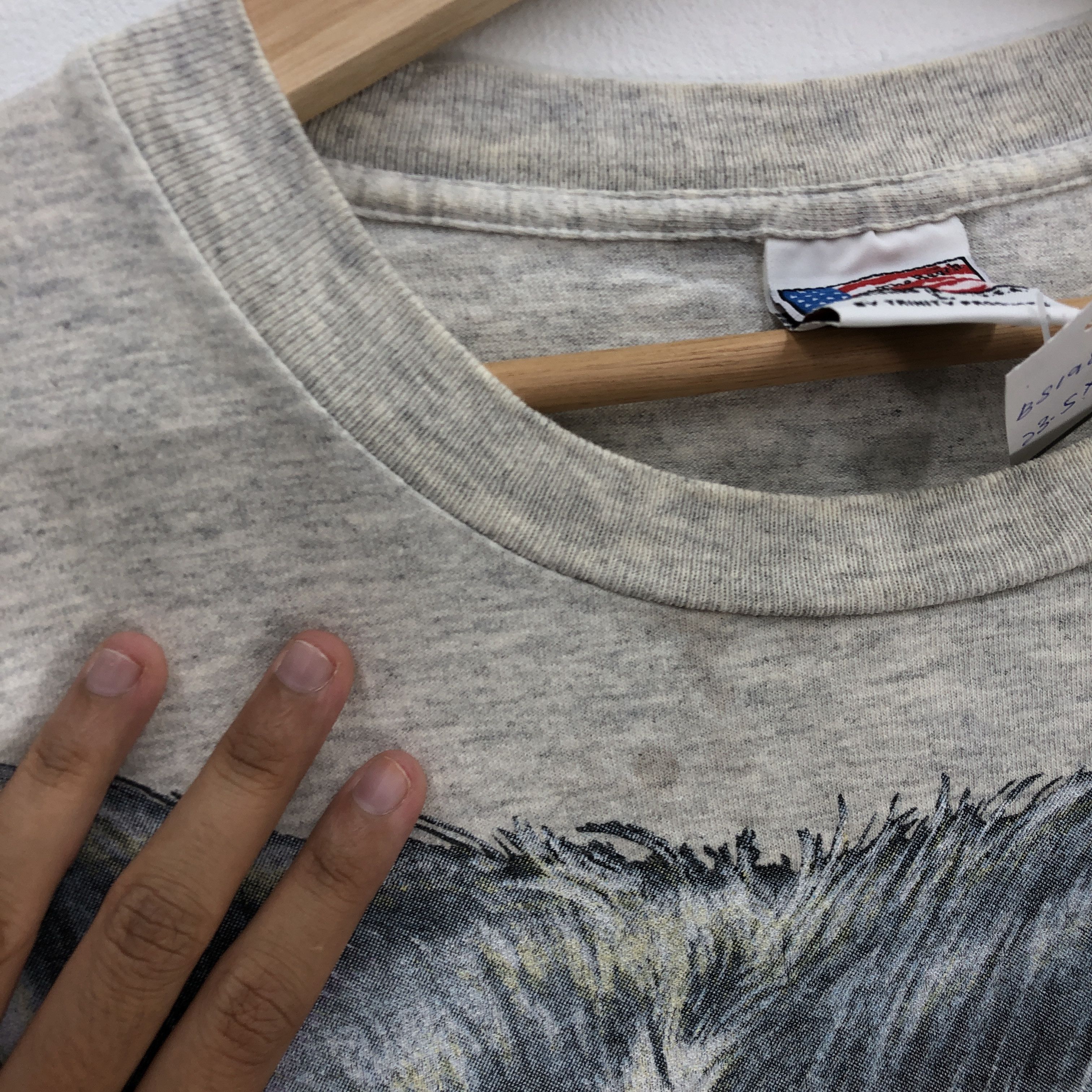 Vintage Vintage 90s Animal T Shirt Habitat White Wolf Crewneck Tees Size US L / EU 52-54 / 3 - 7 Thumbnail