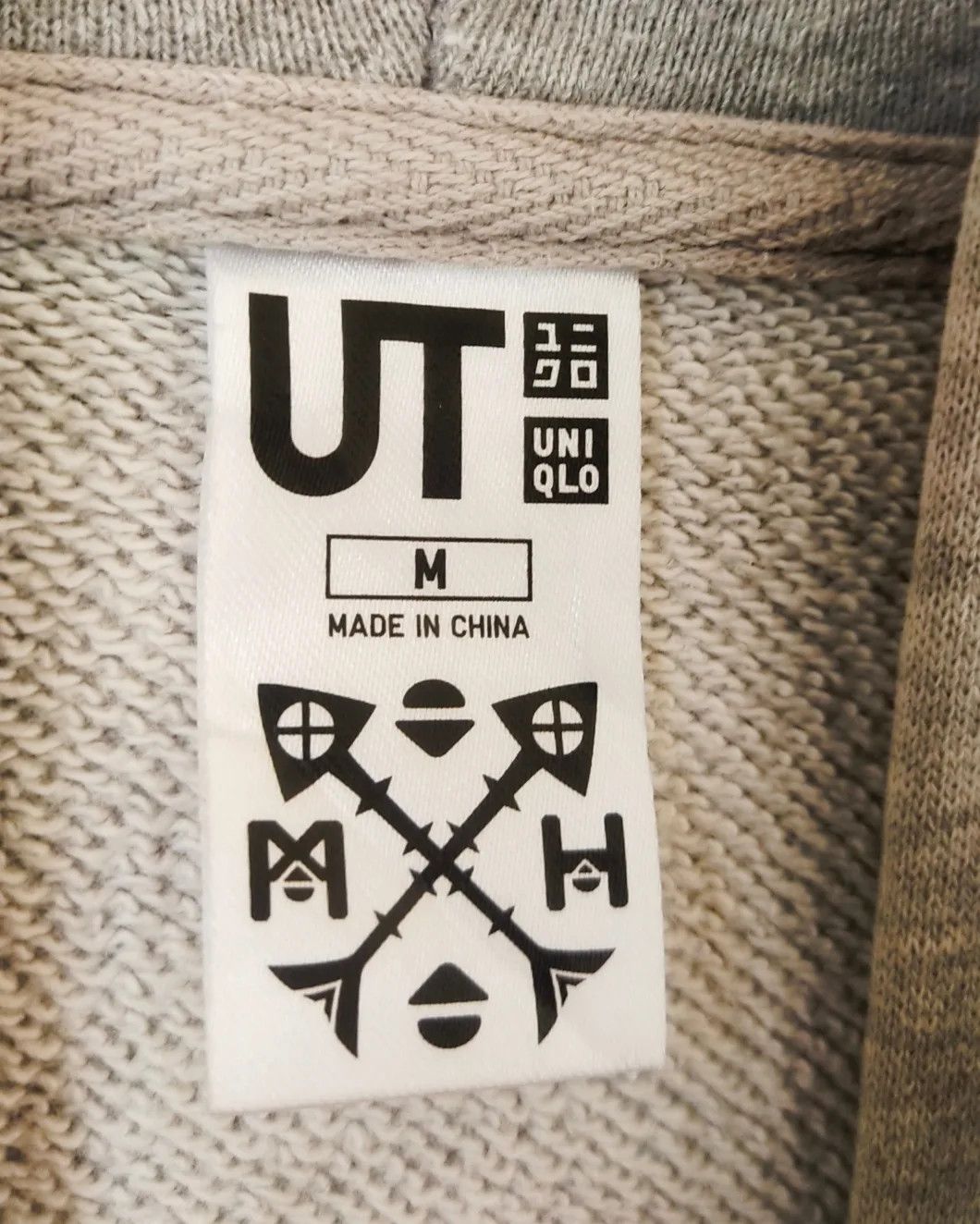 Anime Monster Hunter x Uniqlo Graphic Game Hoodie Size US M / EU 48-50 / 2 - 5 Thumbnail