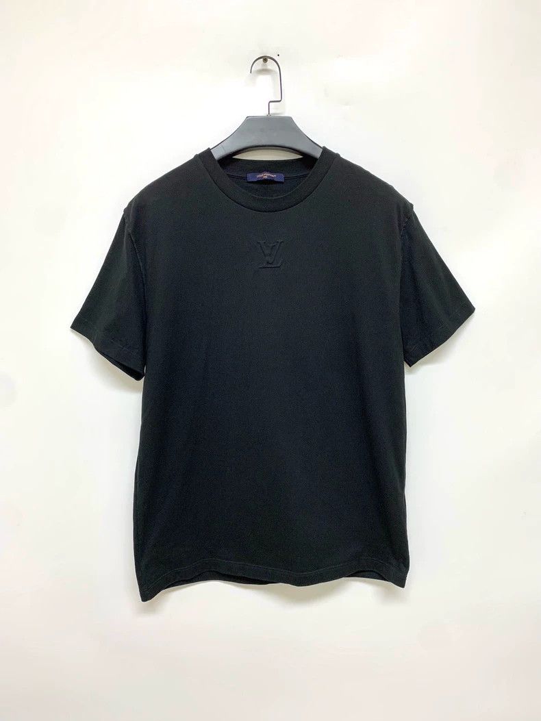 Louis Vuitton Louis Vuitton Black embossed logo short sleeve Size US L / EU 52-54 / 3 - 1 Thumbnail