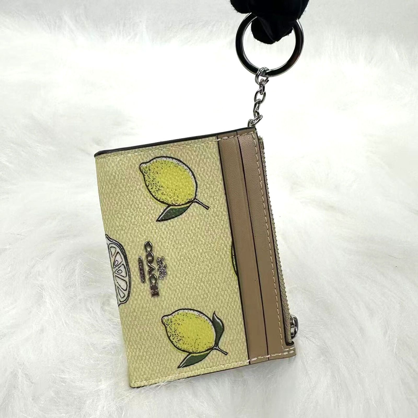 【Coach】Mini Skinny Id Case フルーツ柄 ◆国内発送◆ COACH® Outlet | Mini Skinny Id Case With Wild Strawberry Print