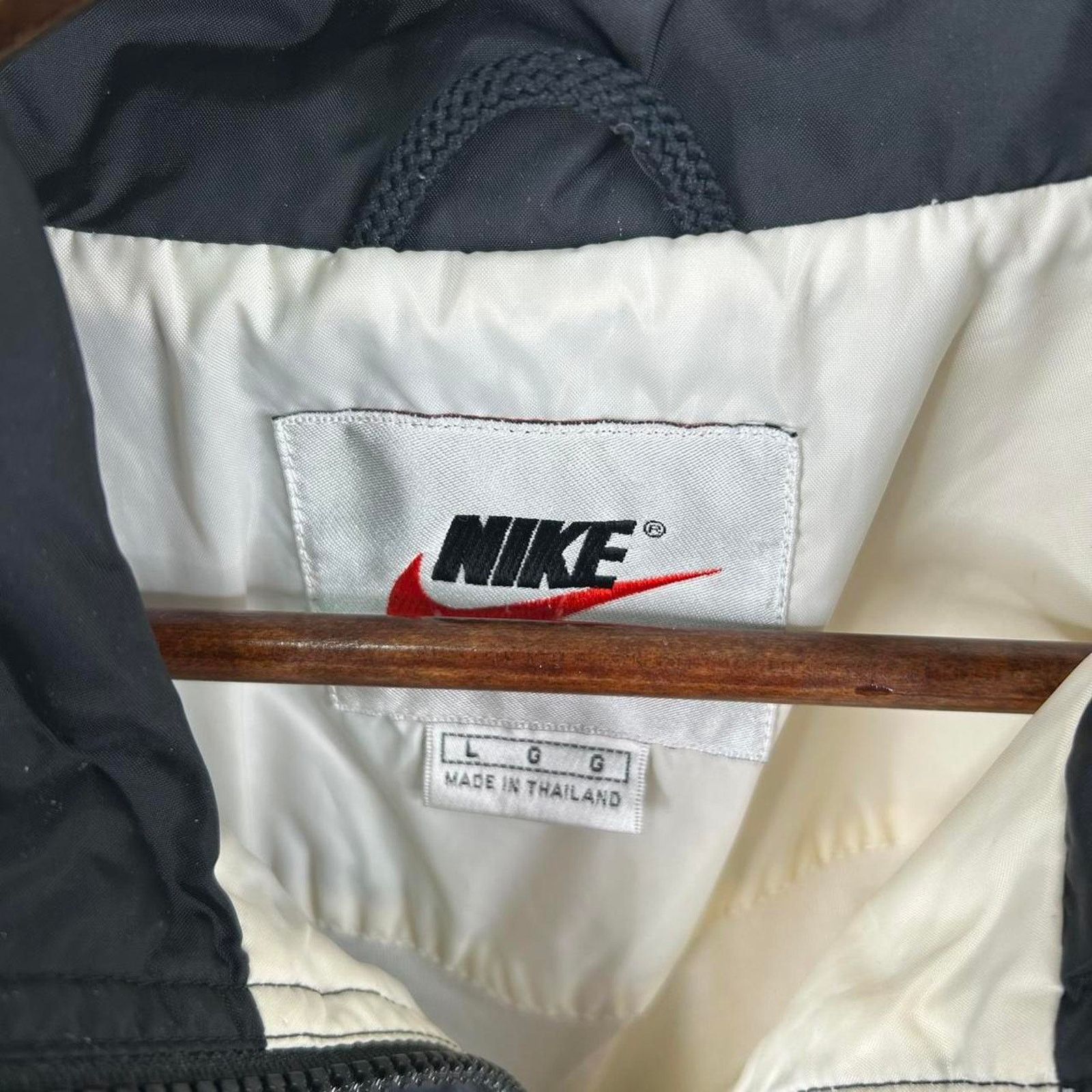 Nike Vintage 90s White & Black Nike Streetwear Windbreaker Large Size US L / EU 52-54 / 3 - 3 Thumbnail