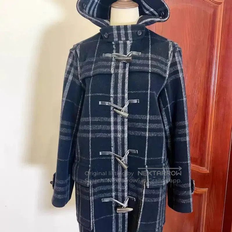 Burberry Burberry Women's Merino Wool Navy Coat. Size M / US 6-8 / IT 42-44 - 1 Thumbnail